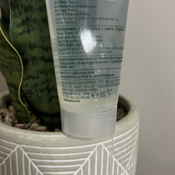 Clinique Dramatically Different Hydrating JELLY (1.7oz/50mL)🌿🆕🌿 - Picture 6 of 6